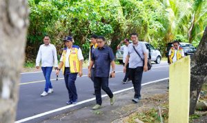 Sekretaris Daerah Kota Tidore Kepulauan Ismail Dukomalamo, S.Pd, M.M (kedua kanan) bersama Kepala Balai Pelaksanaan Jalan Nasional Maluku Utara Direktorat Jenderal Bina Marga Kementerian PUPR Ir