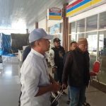 Tiga pimpinan OPD saat berjalan menuju pintu masuk ruang keberangkatan Bandara Baabullah Ternate, (foto/bn)