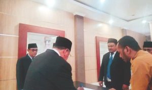 Gubernur Malut Abdul Ghani Kasuba lantik dua pimpinan OPD, Selasa (12/12/2023)