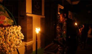 Pembakaran Obor Induk secara Massal.