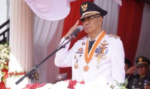 Wali Kota Tidore Kepulauan Capt. H.Ali Ibrahim saat menjadi Inspektur Upacara Pada Peringatan Hari Ulang Tahun Ke-79 Republik Indonesia di Halaman Kantor Walikota
