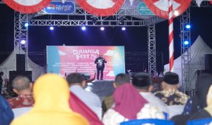 Wakil Walikota Tidore Kepulauan, Muhammad Sinen, SE memnyampaikan sambutan sekaligus menutup dengan resmi Djuanga Fest Vol 2.0 di kelurahan Mareku.