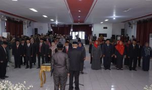 Walikota Tidore Kepulauan Capt. H. Ali Ibrahim, MH mengambil sumpah dan melantik pejabat tinggi pratama, Adinistrator dan Pengawas Lingkup Pemerintah Kota Tidore Kepulauan di Aula Sultan Nuku Kantor Walikota.
