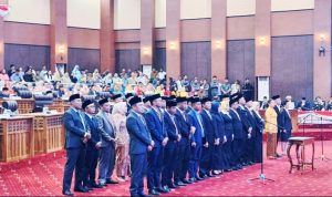 Pelantikan Anggota DPRD Maluku Utara terpilih periode 2024-2029. Pengambilan sumpah dan janji berlangsung di gedung DPRD, Senin (23/9/2024). Foto/Haliyora.id